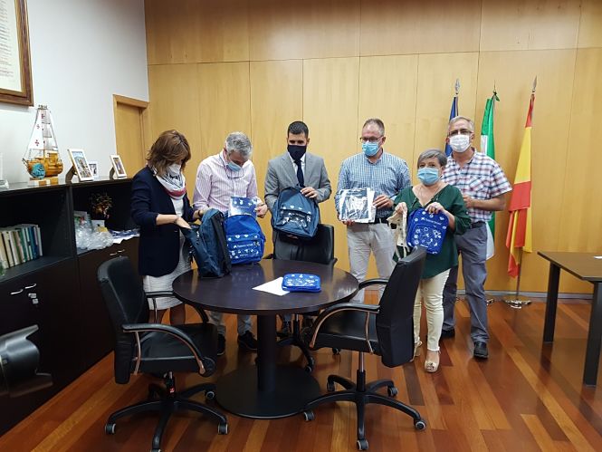 Entrega del materia en el Ayuntamiento de Órgiva (AYTO. ORGIVA)