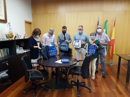 Entrega del materia en el Ayuntamiento de Órgiva (AYTO. ORGIVA)