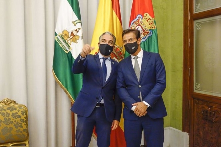 El alcalde de Granada, Luis Salvador (Cs), y el consejero de la Presidencia, Administración Pública e Interior de la Junta de Andalucía, Elías Bendodo, en el Ayuntamiento de Granada (AYUNTAMIENTO DE GRANADA) El alcalde de Granada, Luis Salvador (Cs), y el consejero de la Presidencia, Administración Pública e Interior de la Junta de Andalucía, Elías Bendodo, en el Ayuntamiento de Granada (AYUNTAMIENTO DE GRANADA)