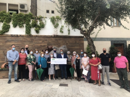 Imagen de la entrega del talón (AYTO. ÓRGIVA)