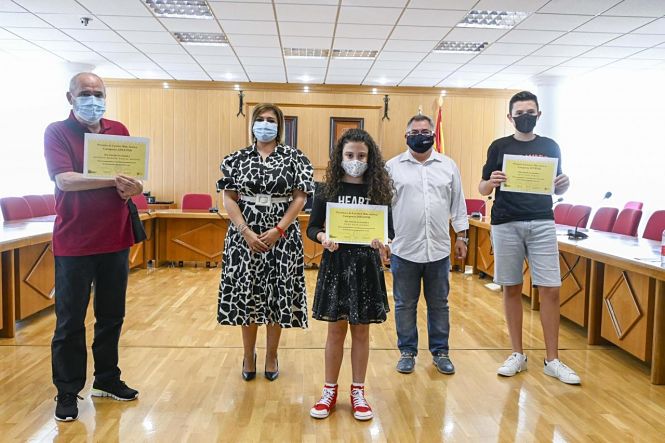 Entrega de los diplomas a los lectores (AYTO. ARMILLA)