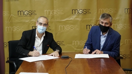 Imagen de la firma del convenio (FMGS) 