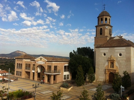 Vista panorámica del Ayuntamiento de ALhendín)