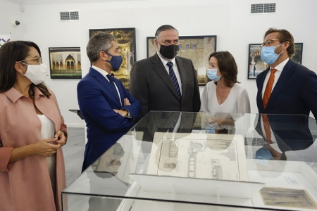 Imagen de la inauguración de la expocisión (JAVIER ALGARRA / AYUNTAMIENTO)