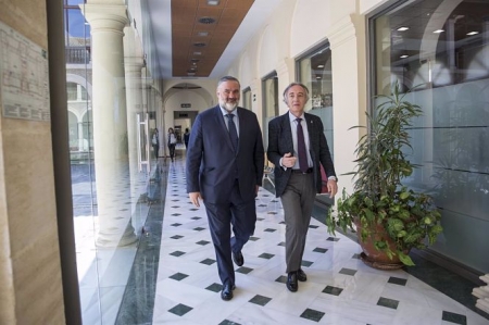 Los delegados del Gobierno y de Salud de la Junta, Pablo García e Indalecio Sánchez-Montesinos, en imagen de archivo (JUNTA) 