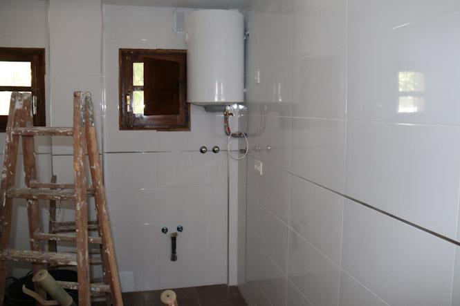 Mejoras en una vivienda de la Tercera Edad (AYTO. ALMUÑECAR) 