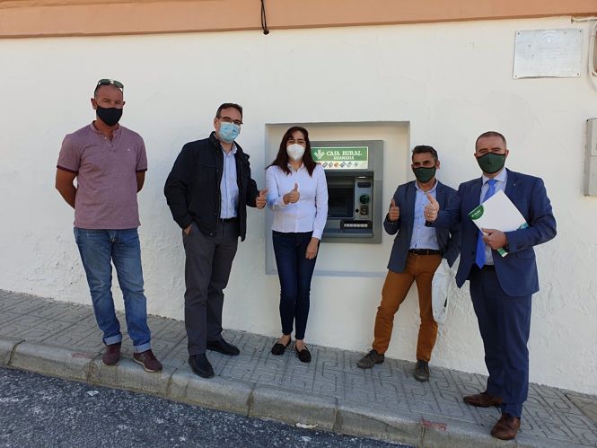Instalación de un cajero automático en Charches (CAJA RURAL) 