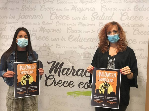 a la izquierda Sofía Bedón, concejala de Juventud, a la derecha Berta Linares, concejala de Comercio en la presentación de Halloween (AYTO. MARACENA)