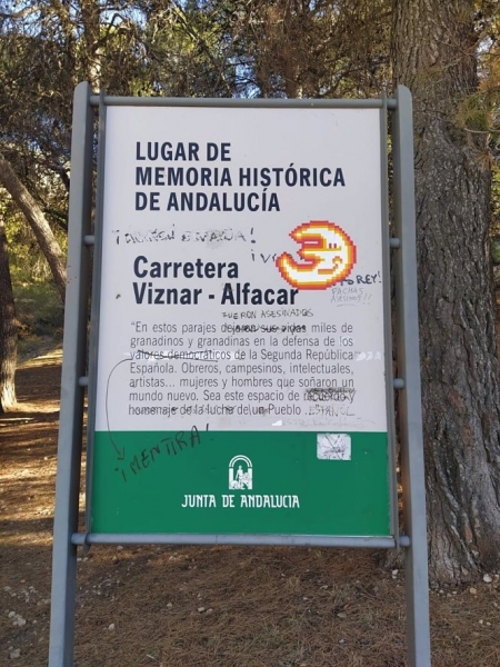 Placa en el Barranco de Víznar (ASOCIACIÓN VERDAD, JUSTICIA Y REPARACIÓN) 