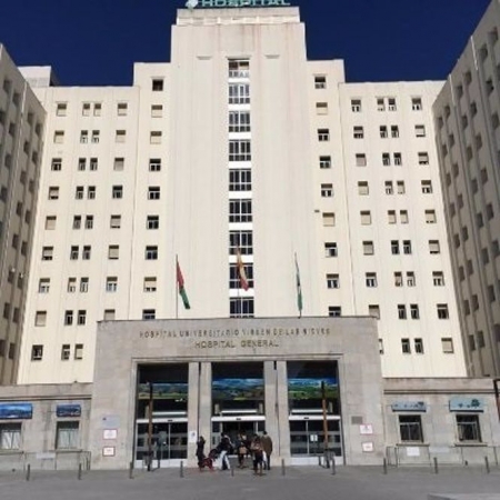 Fachada del hospital Virgen de las Nieves (JUNTA)