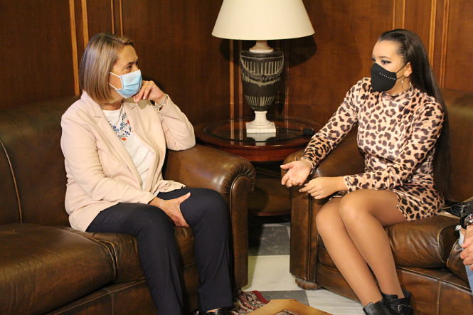 Luisa García Chamorro junto a la bailaora Sara Sánchez (AYTO. MOTRIL)