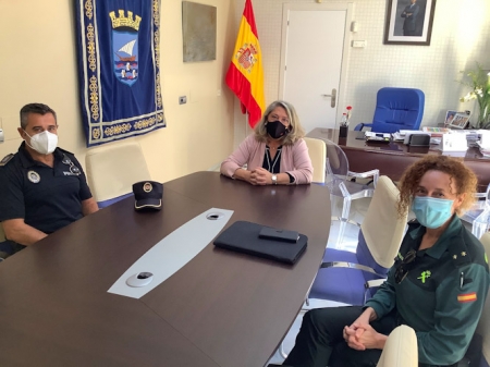 La Alcaldesa de Almuñécar se ha reunido con Policía Local y Guardia Civil (AYTO. ALMUÑECAR) 