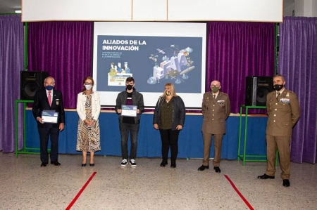 Imagen de la entrega del premio `Carta a un militar español` (JUNTA)