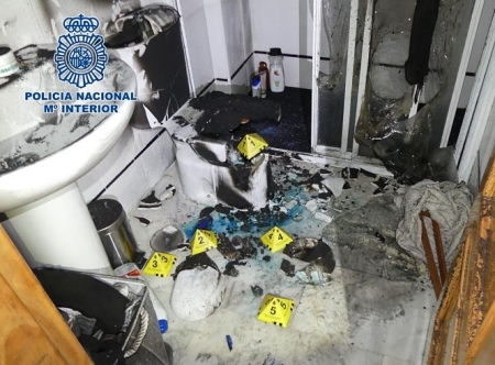 Imagen del baño incendiado (POLICIA NACIONAL)