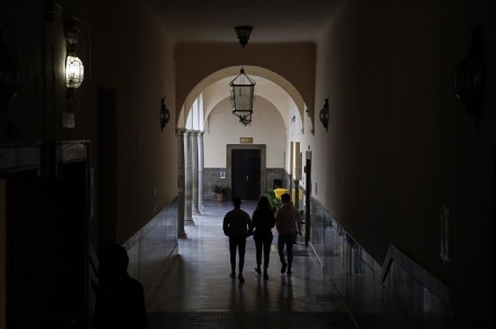 Ambiente en la Universidad de Granada tras conocerse las restricciones sanitarias para la Covid-19 (ÁLEX CÁMARA - EUROPA PRESS)