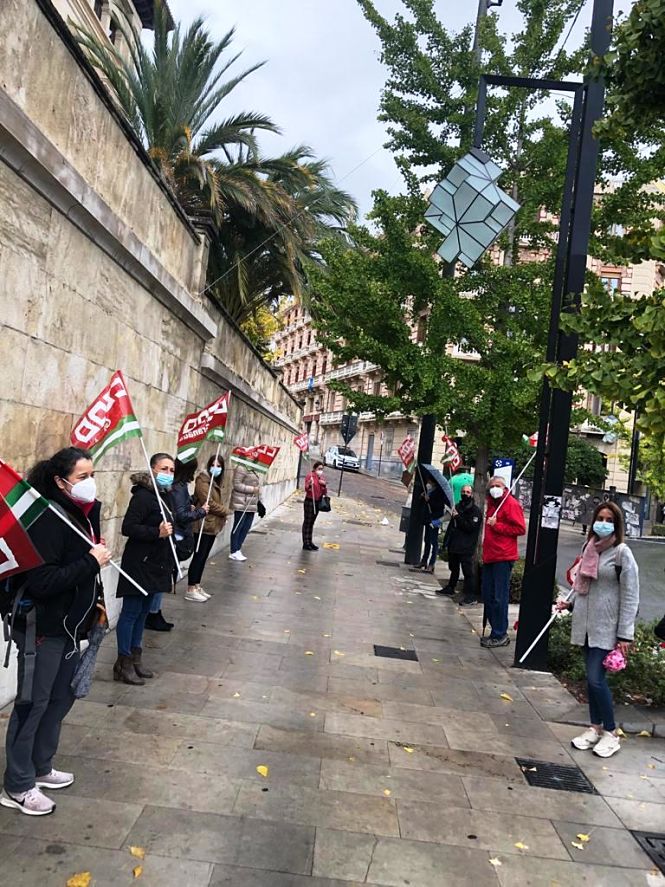Concentración en la Delegación de Educación (CCOO)