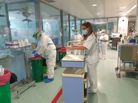 Sanitarios en el Hospital San Cecilio (HUSC)