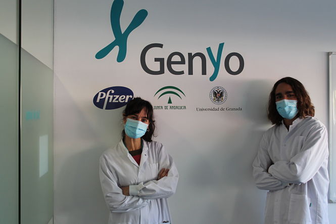 Los investigadores de la UGR y GENYO Sara Rodríguez y Pablo Tristán (UGR)