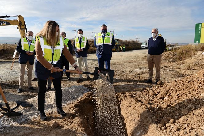 La COnsejera de Fomento, Marifrán Carazo ha asistido al inicio de las obras (JUNTA)