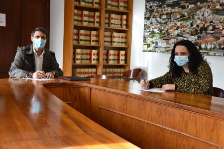 Imagen de la firma del convenio (AYTO. BAZA)