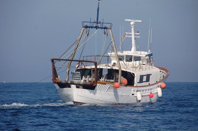 Barco, pesca de arrastre (COMUNIDAD) 