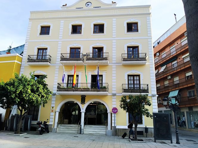 Fachada del Ayuntamiento de Almuñécar (AYTO. ALMUÑÉCAR)