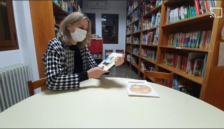 una de La bibliotecaria de Monachil realiza un cuentacuentos virtual dentro del proyecto premiado `Lecturentena` (AYTO. MONACHIL)