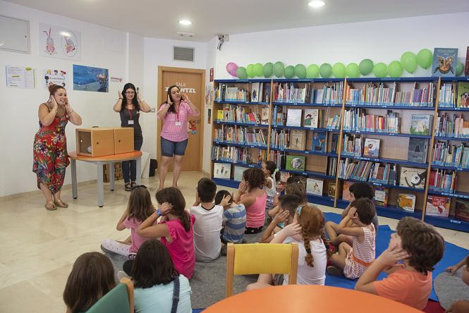 Actividad en la Biblioteca Pública `Miguel Hernández` (AYTO. ARMILLA) 