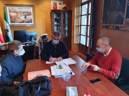 Imagen de la firma de la adquisición del vehículo (AYTO. GUADIX) 