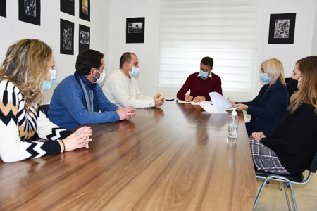 Imagen de la firma del convenio (AYTO. BAZA)