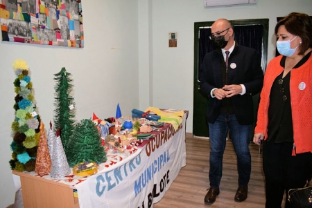 El Alcalde de Albolote y la Concejala de Diversidad funcional durante la visita al Centro Ocupacional (AYTO. ALBOLOTE)