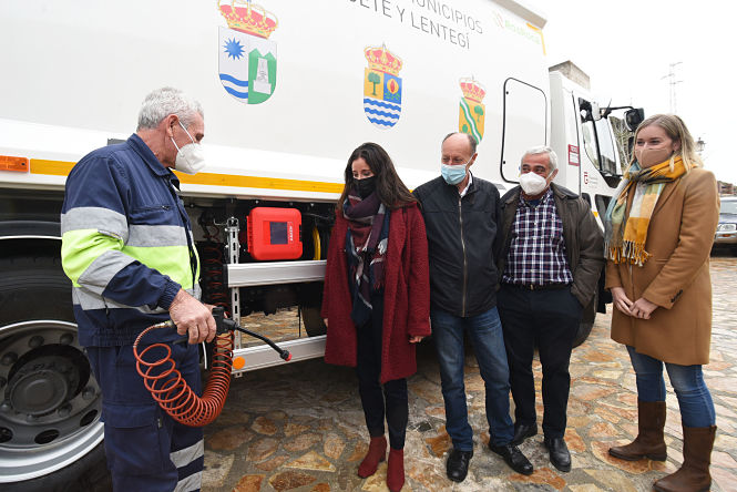 Presentación del nuevo vehículo de recogida de residuos (R. MARTÍNEZ / DIPGRA)