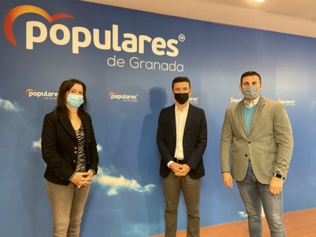 Jorge Saavedra, Rafael caracuel y Ana Vanessa García tras la rueda de prensa (PP) Jorge Saavedra, Rafael caracuel y Ana Vanessa García tras la rueda de prensa (PP)