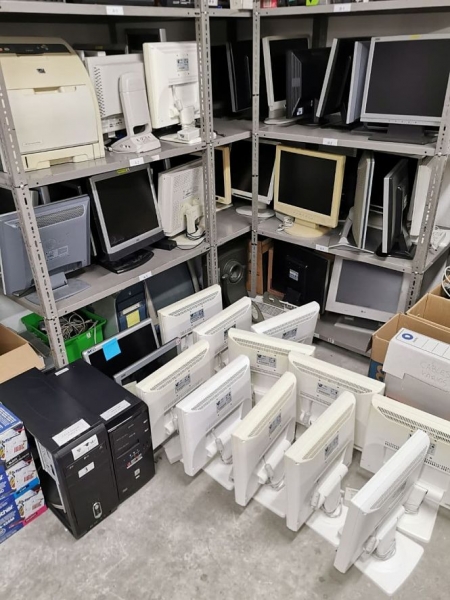 Imagen de material informático (UGR) Imagen de material informático (UGR)