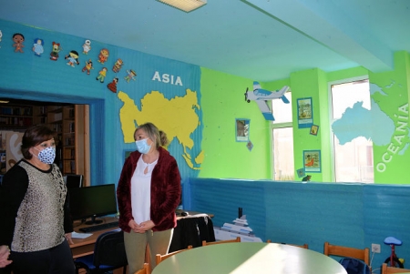 La Cocnejala de CUltura, Toñi Guerrero y la encargada de la Biblioteca, Gabi Izquierdo (AYTO. ALBOLOTE)