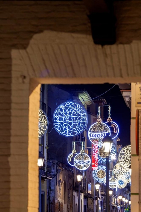 Vista del alumbrado navideño desde uno de los arcos (AYTO. SANTA FE)