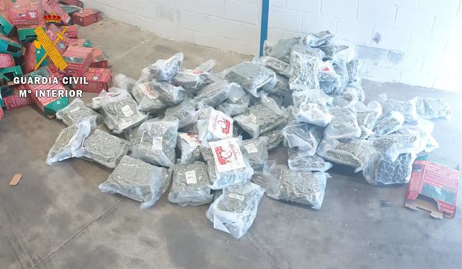 Nave con marihuana en el polígono Juncaril (GUARDIA CIVIL) 