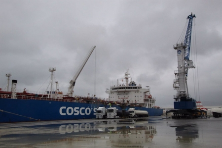 Actividad de descarga de melaza en el Puerto de Motril (AUTORIDAD PORTUARIA) 