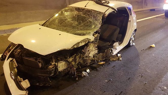 Un coche accidentado en Almuñécar (AYTO. ALMUÑECAR)