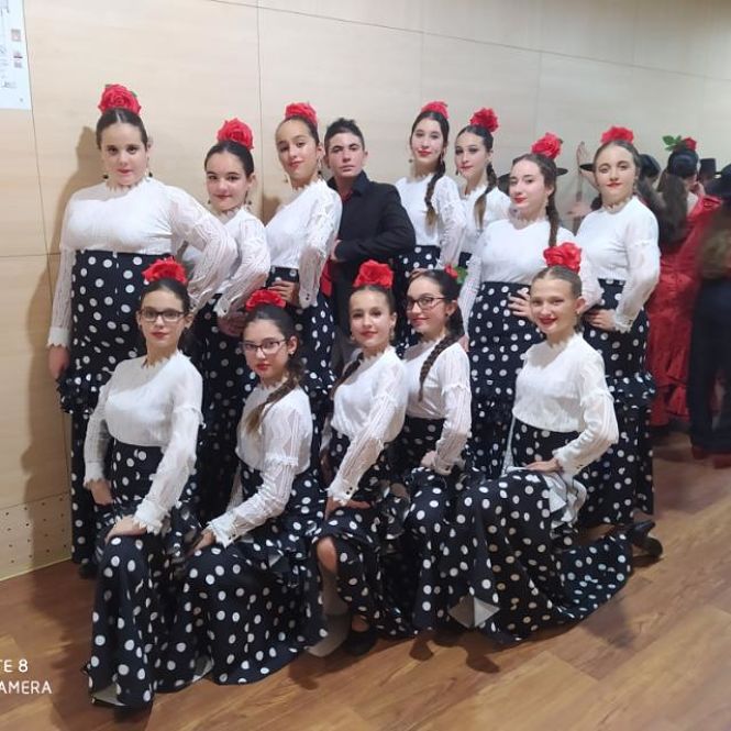 Algunas de las integrantes de la Escuela Municipal de Flamenco (AYTO. HUÉTOR TAJAR)