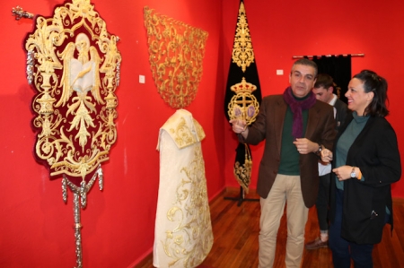 Imagen de la visita a la exposición de bordados (AYTO. ALMUÑECAR) 