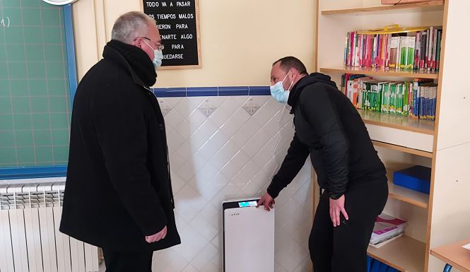 Instalación de los purificadores de aire (AYTO. GÓJAR)