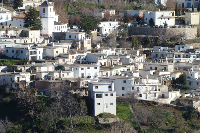 Vista panorámica de Busquístar (WIKIPEDIA) 