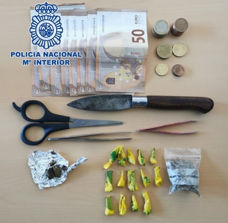 Efectos intervenidos al presunto autor (POLICÍA NACIONAL) 