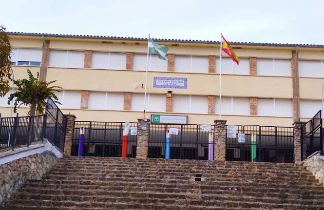 Fachada del colegio La Paz de Montefrío (AYTO. MONTEFRIO)