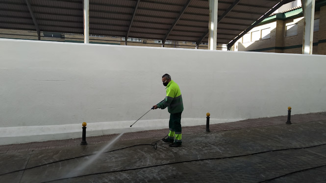 Tareas de desinfección en Almuñécar (AYTO. ALMUÑECAR) 