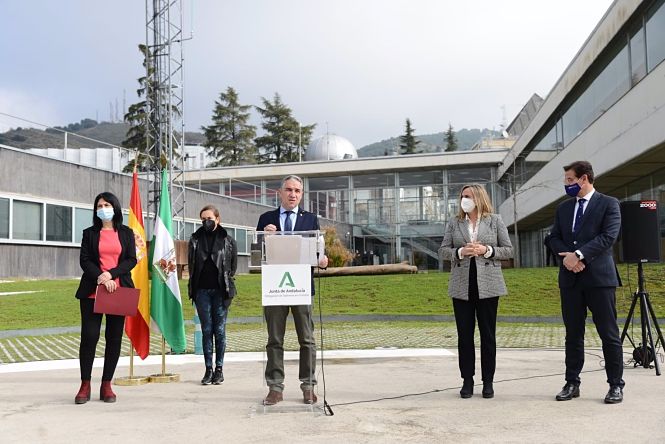 El consejero de la Presidencia, Elías Bendodo, interviene en una comparecencia de prensa en el 112 Andalucía en Granada (JUNTA) 