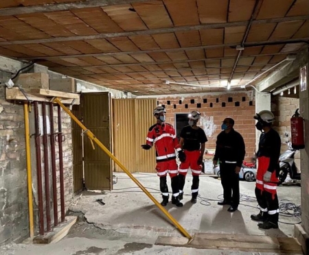 Miembros de Protección Civil en una obra (AYTO. GRANADA)