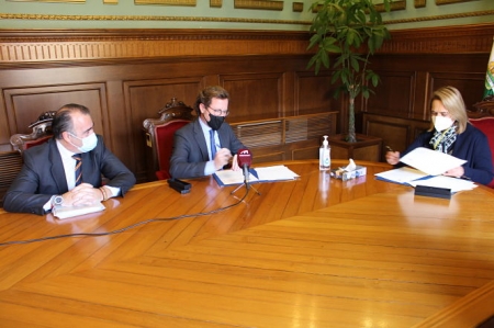 Imagen de la firma del convenio (AYTO. MOTRIL)