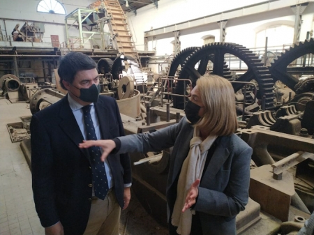 Carlos Rojas junto a la alcaldesa de Motril, Luisa García Chamorro (PP) 